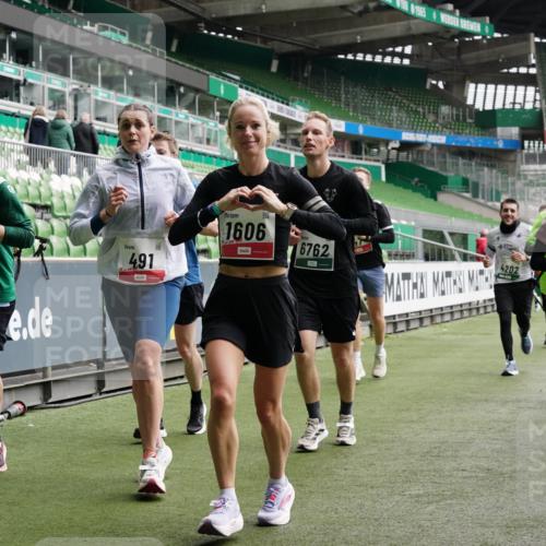 05.10.2025 - 20. swb-Marathon Bremen Michael Burmester http://msf.ph/oto/9330259 05.10.2025 13:00:15 Laufen im Stadion 47, 271, 283, 491, 498, 575, 627, 694, 860, 954, 978, 1017, 1116, 1471, 1525, 1548, 1606, 1806, 2007, 2504, 2518, 2609, 2745, 2782, 2866, 2915, 3040, 3104, 3160, 3169, 3177, 3230, 3237, 3293, 3549, 3592, 3605, 3783, 4034, 4035, 4046, 4181, 4202, 4220, 4502, 4536, 4592, 4661, 4824, 4879, 5493, 5610, 5627, 6027, 6057, 6126, 6208, 6389, 6439, 6536, 6636, 6674, 6704, 6762, 6881, 7295, 7307, 7537, 7598, 7679, 8258, 8699, 27, 807, 1043, 1598 meine-sportfotos.de