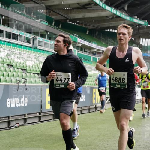 05.10.2025 - 20. swb-Marathon Bremen Michael Burmester http://msf.ph/oto/9330260 05.10.2025 13:02:16 Laufen im Stadion 97, 428, 493, 518, 729, 772, 843, 921, 1030, 1121, 1256, 1348, 1361, 1452, 1704, 1732, 1744, 1759, 1856, 1899, 1924, 1933, 2143, 2245, 2272, 2306, 2555, 2772, 2774, 2796, 2910, 2912, 2991, 3053, 3206, 3208, 3217, 3525, 3526, 3673, 3861, 3917, 3926, 3930, 4017, 4018, 4086, 4129, 4322, 4364, 4409, 4444, 4464, 4477, 4481, 4564, 4688, 4705, 4817, 4847, 4882, 4947, 4980, 4985, 5309, 5557, 5570, 5580, 5652, 5731, 5893, 5934, 6157, 6325, 6328, 6382, 7217, 7433, 7659, 152 meine-sportfotos.de