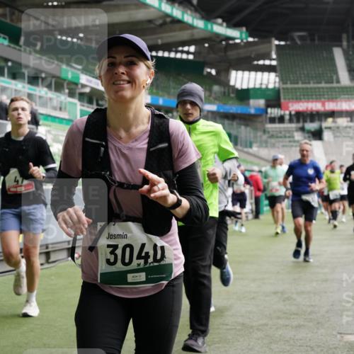 05.10.2025 - 20. swb-Marathon Bremen Michael Burmester http://msf.ph/oto/9330279 05.10.2025 13:00:17 Laufen im Stadion 47, 52, 271, 283, 491, 498, 575, 627, 694, 860, 954, 978, 1017, 1116, 1182, 1471, 1525, 1548, 1606, 1806, 2007, 2504, 2518, 2609, 2745, 2782, 2866, 2915, 3040, 3104, 3160, 3169, 3177, 3230, 3237, 3293, 3549, 3592, 3605, 3783, 4034, 4035, 4046, 4181, 4202, 4220, 4502, 4536, 4592, 4661, 4824, 4879, 5272, 5493, 5610, 5627, 5663, 6027, 6057, 6126, 6208, 6389, 6439, 6536, 6636, 6674, 6704, 6762, 6881, 7295, 7307, 7537, 7598, 7679, 8258, 8699, 27, 807, 1043, 1598 meine-sportfotos.de
