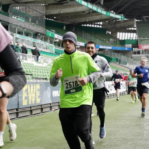 05.10.2025 - 20. swb-Marathon Bremen Michael Burmester http://msf.ph/oto/9330283 05.10.2025 13:00:18 Laufen im Stadion 47, 52, 271, 283, 491, 498, 575, 627, 694, 860, 954, 978, 1017, 1116, 1182, 1471, 1525, 1548, 1606, 1806, 2007, 2504, 2518, 2609, 2745, 2782, 2822, 2866, 2915, 3040, 3104, 3160, 3169, 3177, 3230, 3237, 3293, 3549, 3592, 3605, 3783, 4034, 4035, 4046, 4181, 4202, 4220, 4502, 4592, 4661, 4824, 4879, 5272, 5493, 5610, 5627, 5663, 6027, 6057, 6126, 6208, 6389, 6439, 6536, 6636, 6674, 6704, 6762, 6881, 7295, 7307, 7537, 7598, 7679, 8258, 8699, 27, 807, 1043, 1598 meine-sportfotos.de