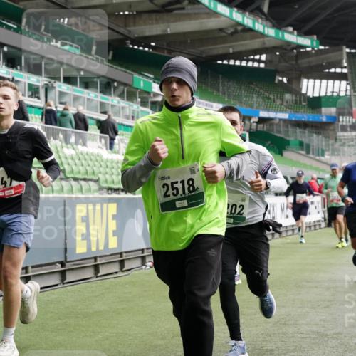 05.10.2025 - 20. swb-Marathon Bremen Michael Burmester http://msf.ph/oto/9330287 05.10.2025 13:00:18 Laufen im Stadion 47, 52, 271, 283, 491, 498, 575, 627, 694, 860, 954, 978, 1017, 1116, 1182, 1471, 1525, 1548, 1606, 1806, 2007, 2504, 2518, 2609, 2745, 2782, 2822, 2866, 2915, 3040, 3104, 3160, 3169, 3177, 3230, 3237, 3293, 3549, 3592, 3605, 3783, 4034, 4035, 4046, 4181, 4202, 4220, 4502, 4592, 4661, 4824, 4879, 5272, 5493, 5610, 5627, 5663, 6027, 6057, 6126, 6208, 6389, 6439, 6536, 6636, 6674, 6704, 6762, 6881, 7295, 7307, 7537, 7598, 7679, 8258, 8699, 27, 807, 1043, 1598 meine-sportfotos.de