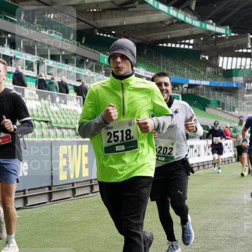 05.10.2025 - 20. swb-Marathon Bremen Michael Burmester http://msf.ph/oto/9330291 05.10.2025 13:00:18 Laufen im Stadion 47, 52, 271, 283, 491, 498, 575, 627, 694, 860, 954, 978, 1017, 1116, 1182, 1471, 1525, 1548, 1606, 1806, 2007, 2504, 2518, 2609, 2745, 2782, 2822, 2866, 2915, 3040, 3104, 3160, 3169, 3177, 3230, 3237, 3293, 3549, 3592, 3605, 3783, 4034, 4035, 4046, 4181, 4202, 4220, 4502, 4592, 4661, 4824, 4879, 5272, 5493, 5610, 5627, 5663, 6027, 6057, 6126, 6208, 6389, 6439, 6536, 6636, 6674, 6704, 6762, 6881, 7295, 7307, 7537, 7598, 7679, 8258, 8699, 27, 807, 1043, 1598 meine-sportfotos.de