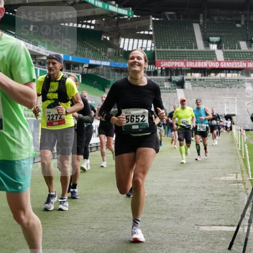 05.10.2025 - 20. swb-Marathon Bremen Michael Burmester http://msf.ph/oto/9330293 05.10.2025 13:02:19 Laufen im Stadion 97, 428, 493, 518, 729, 772, 843, 921, 1030, 1121, 1256, 1348, 1361, 1452, 1704, 1733, 1744, 1759, 1856, 1899, 1924, 1933, 2143, 2245, 2272, 2306, 2555, 2772, 2774, 2796, 2910, 2912, 3053, 3206, 3208, 3217, 3424, 3525, 3526, 3673, 3861, 3917, 3926, 3930, 4017, 4018, 4129, 4322, 4364, 4409, 4444, 4464, 4477, 4481, 4564, 4688, 4705, 4817, 4847, 4882, 4885, 4980, 4985, 5570, 5580, 5652, 5731, 5893, 5934, 6157, 6325, 6328, 6382, 7217, 7433, 7659, 152 meine-sportfotos.de