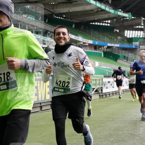 05.10.2025 - 20. swb-Marathon Bremen Michael Burmester http://msf.ph/oto/9330294 05.10.2025 13:00:18 Laufen im Stadion 47, 52, 271, 283, 491, 498, 575, 627, 694, 860, 954, 978, 1017, 1116, 1182, 1471, 1525, 1548, 1606, 1806, 2007, 2504, 2518, 2609, 2745, 2782, 2822, 2866, 2915, 3040, 3104, 3160, 3169, 3177, 3230, 3237, 3293, 3549, 3592, 3605, 3783, 4034, 4035, 4046, 4181, 4202, 4220, 4502, 4592, 4661, 4824, 4879, 5272, 5493, 5610, 5627, 5663, 6027, 6057, 6126, 6208, 6389, 6439, 6536, 6636, 6674, 6704, 6762, 6881, 7295, 7307, 7537, 7598, 7679, 8258, 8699, 27, 807, 1043, 1598 meine-sportfotos.de