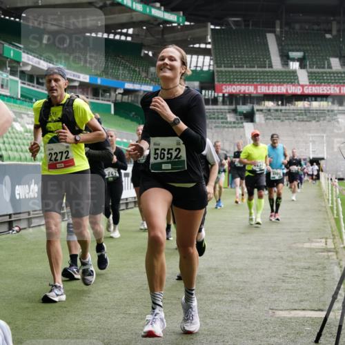 05.10.2025 - 20. swb-Marathon Bremen Michael Burmester http://msf.ph/oto/9330301 05.10.2025 13:02:19 Laufen im Stadion 97, 428, 493, 518, 729, 772, 843, 921, 1030, 1121, 1256, 1348, 1361, 1452, 1704, 1733, 1744, 1759, 1856, 1899, 1924, 1933, 2143, 2245, 2272, 2306, 2555, 2772, 2774, 2796, 2910, 2912, 3053, 3206, 3208, 3217, 3424, 3525, 3526, 3673, 3861, 3917, 3926, 3930, 4017, 4018, 4129, 4322, 4364, 4409, 4444, 4464, 4477, 4481, 4564, 4688, 4705, 4817, 4847, 4882, 4885, 4980, 4985, 5570, 5580, 5652, 5731, 5893, 5934, 6157, 6325, 6328, 6382, 7217, 7433, 7659, 152 meine-sportfotos.de