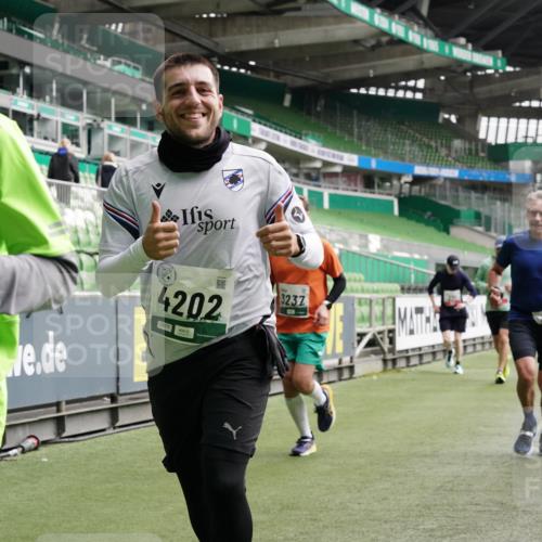 05.10.2025 - 20. swb-Marathon Bremen Michael Burmester http://msf.ph/oto/9330302 05.10.2025 13:00:19 Laufen im Stadion 47, 52, 271, 283, 491, 498, 575, 627, 694, 860, 954, 978, 1017, 1116, 1182, 1471, 1525, 1548, 1606, 1806, 2007, 2504, 2518, 2609, 2745, 2782, 2822, 2866, 2915, 3040, 3104, 3160, 3169, 3177, 3230, 3237, 3293, 3549, 3592, 3605, 3783, 4034, 4035, 4046, 4181, 4202, 4220, 4502, 4592, 4661, 4824, 4879, 5272, 5493, 5610, 5627, 5663, 6027, 6057, 6126, 6208, 6389, 6439, 6440, 6523, 6536, 6636, 6674, 6704, 6762, 6881, 7295, 7307, 7537, 7598, 7679, 8258, 8699, 27, 807, 1043 meine-sportfotos.de