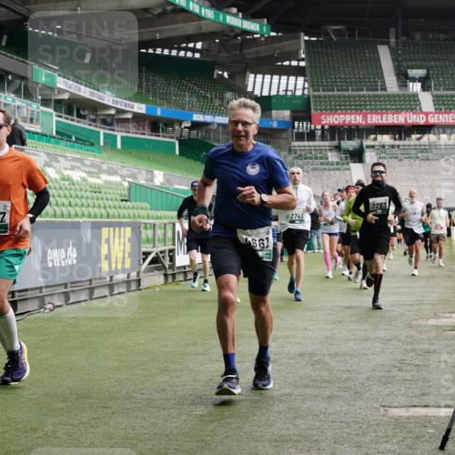 05.10.2025 - 20. swb-Marathon Bremen Michael Burmester http://msf.ph/oto/9330306 05.10.2025 13:00:19 Laufen im Stadion 47, 52, 271, 283, 491, 498, 575, 627, 694, 860, 954, 978, 1017, 1116, 1182, 1471, 1525, 1548, 1606, 1806, 2007, 2504, 2518, 2609, 2745, 2782, 2822, 2866, 2915, 3040, 3104, 3160, 3169, 3177, 3230, 3237, 3293, 3549, 3592, 3605, 3783, 4034, 4035, 4046, 4181, 4202, 4220, 4502, 4592, 4661, 4824, 4879, 5272, 5493, 5610, 5627, 5663, 6027, 6057, 6126, 6208, 6389, 6439, 6440, 6523, 6536, 6636, 6674, 6704, 6762, 6881, 7295, 7307, 7537, 7598, 7679, 8258, 8699, 27, 807, 1043 meine-sportfotos.de