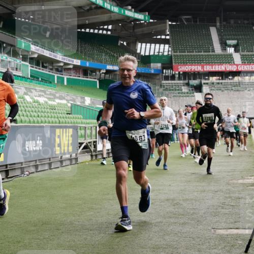 05.10.2025 - 20. swb-Marathon Bremen Michael Burmester http://msf.ph/oto/9330311 05.10.2025 13:00:19 Laufen im Stadion 47, 52, 271, 283, 491, 498, 575, 627, 694, 860, 954, 978, 1017, 1116, 1182, 1471, 1525, 1548, 1606, 1806, 2007, 2504, 2518, 2609, 2745, 2782, 2822, 2866, 2915, 3040, 3104, 3160, 3169, 3177, 3230, 3237, 3293, 3549, 3592, 3605, 3783, 4034, 4035, 4046, 4181, 4202, 4220, 4502, 4592, 4661, 4824, 4879, 5272, 5493, 5610, 5627, 5663, 6027, 6057, 6126, 6208, 6389, 6439, 6440, 6523, 6536, 6636, 6674, 6704, 6762, 6881, 7295, 7307, 7537, 7598, 7679, 8258, 8699, 27, 807, 1043 meine-sportfotos.de