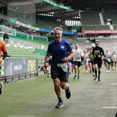 05.10.2025 - 20. swb-Marathon Bremen Michael Burmester http://msf.ph/oto/9330315 05.10.2025 13:00:20 Laufen im Stadion 47, 52, 271, 283, 491, 498, 575, 627, 694, 860, 954, 978, 1017, 1116, 1182, 1471, 1525, 1548, 1606, 1806, 2007, 2504, 2518, 2609, 2745, 2782, 2822, 2866, 2915, 3040, 3104, 3160, 3169, 3177, 3230, 3237, 3293, 3549, 3592, 3605, 3783, 4034, 4035, 4046, 4181, 4202, 4220, 4502, 4592, 4661, 4824, 4879, 5272, 5610, 5627, 5663, 6027, 6057, 6126, 6208, 6389, 6439, 6440, 6523, 6536, 6636, 6674, 6704, 6762, 6881, 7295, 7307, 7537, 7598, 7679, 8258, 8699, 27, 807, 1043 meine-sportfotos.de