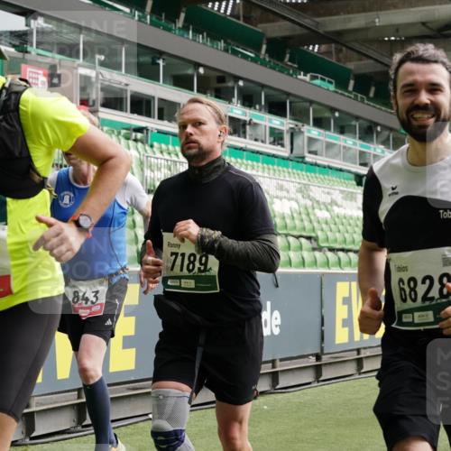 05.10.2025 - 20. swb-Marathon Bremen Michael Burmester http://msf.ph/oto/9330316 05.10.2025 13:02:21 Laufen im Stadion 97, 428, 493, 518, 729, 772, 843, 921, 1030, 1121, 1256, 1348, 1361, 1452, 1704, 1733, 1744, 1759, 1856, 1899, 1924, 2143, 2245, 2272, 2306, 2393, 2555, 2772, 2774, 2796, 2910, 2912, 3053, 3206, 3208, 3217, 3424, 3525, 3526, 3673, 3861, 3917, 3926, 3930, 4017, 4018, 4129, 4322, 4364, 4409, 4444, 4464, 4477, 4481, 4564, 4688, 4705, 4817, 4847, 4882, 4885, 4985, 5570, 5580, 5652, 5731, 5893, 5934, 6157, 6325, 6328, 6382, 7217, 7433, 7659, 152, 1933 meine-sportfotos.de