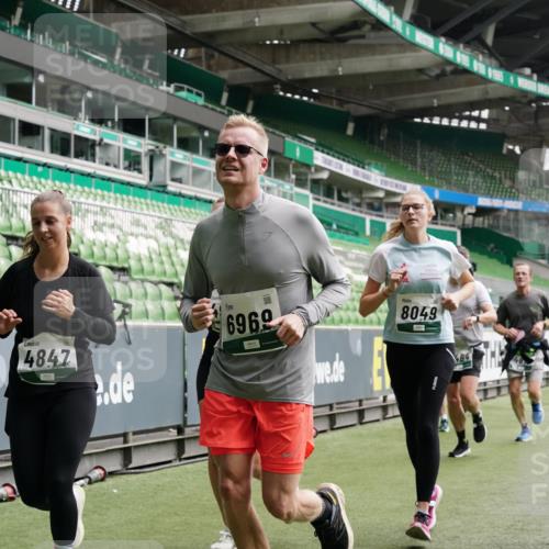 05.10.2025 - 20. swb-Marathon Bremen Michael Burmester http://msf.ph/oto/9330331 05.10.2025 13:02:22 Laufen im Stadion 97, 428, 493, 518, 729, 772, 843, 921, 1030, 1121, 1256, 1348, 1361, 1452, 1704, 1733, 1744, 1759, 1856, 1899, 1924, 2143, 2245, 2272, 2306, 2393, 2555, 2772, 2774, 2796, 2910, 2912, 3053, 3206, 3208, 3217, 3424, 3525, 3526, 3861, 3917, 3926, 3930, 4017, 4018, 4129, 4322, 4364, 4409, 4444, 4464, 4477, 4481, 4564, 4688, 4705, 4817, 4847, 4882, 4885, 4985, 5570, 5580, 5652, 5731, 5893, 5934, 6157, 6325, 6328, 6382, 7217, 7433, 7659, 152, 493, 1933 meine-sportfotos.de