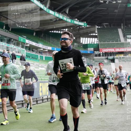 05.10.2025 - 20. swb-Marathon Bremen Michael Burmester http://msf.ph/oto/9330344 05.10.2025 13:00:22 Laufen im Stadion 47, 52, 271, 283, 491, 498, 575, 627, 694, 860, 954, 978, 1017, 1116, 1182, 1471, 1525, 1548, 1606, 1806, 2007, 2504, 2518, 2609, 2745, 2782, 2822, 2866, 2915, 3040, 3104, 3160, 3169, 3177, 3230, 3237, 3293, 3549, 3592, 3605, 3783, 4034, 4035, 4046, 4181, 4202, 4220, 4502, 4592, 4661, 4824, 4879, 5272, 5610, 5627, 5663, 5836, 6027, 6057, 6126, 6208, 6389, 6439, 6440, 6523, 6536, 6636, 6674, 6704, 6762, 6881, 7295, 7307, 7537, 7598, 7679, 8258, 8699 meine-sportfotos.de