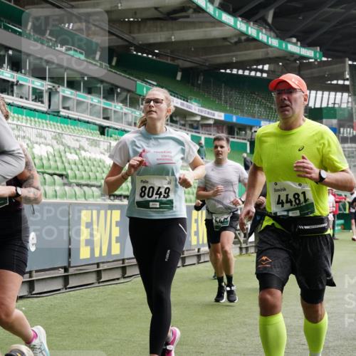 05.10.2025 - 20. swb-Marathon Bremen Michael Burmester http://msf.ph/oto/9330347 05.10.2025 13:02:23 Laufen im Stadion 97, 428, 518, 729, 772, 843, 921, 1030, 1121, 1256, 1348, 1361, 1405, 1452, 1704, 1733, 1744, 1759, 1856, 1899, 1924, 2143, 2245, 2272, 2306, 2393, 2555, 2772, 2774, 2796, 2910, 2912, 3053, 3206, 3208, 3217, 3424, 3525, 3526, 3861, 3917, 3926, 3930, 4017, 4018, 4129, 4322, 4364, 4409, 4444, 4464, 4477, 4481, 4564, 4688, 4705, 4817, 4847, 4882, 4885, 4985, 5570, 5580, 5652, 5893, 5934, 6157, 6325, 6328, 6382, 7217, 7433, 7659, 152, 493, 1933 meine-sportfotos.de