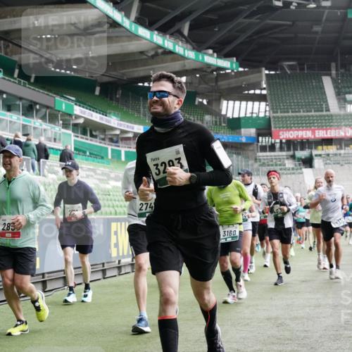 05.10.2025 - 20. swb-Marathon Bremen Michael Burmester http://msf.ph/oto/9330348 05.10.2025 13:00:23 Laufen im Stadion 47, 52, 271, 283, 491, 498, 575, 627, 694, 860, 954, 978, 1017, 1116, 1182, 1471, 1525, 1548, 1606, 1806, 2007, 2504, 2518, 2609, 2745, 2782, 2822, 2866, 2915, 3040, 3104, 3160, 3169, 3177, 3230, 3237, 3293, 3549, 3592, 3605, 3783, 4034, 4035, 4046, 4181, 4202, 4220, 4502, 4592, 4661, 4824, 4879, 5272, 5610, 5627, 5663, 5836, 5841, 6027, 6057, 6126, 6208, 6389, 6439, 6440, 6523, 6536, 6636, 6674, 6704, 6762, 6881, 7295, 7307, 7537, 7598, 7679, 8258, 8699 meine-sportfotos.de