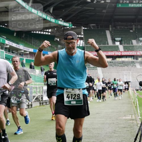 05.10.2025 - 20. swb-Marathon Bremen Michael Burmester http://msf.ph/oto/9330367 05.10.2025 13:02:24 Laufen im Stadion 97, 428, 518, 729, 772, 828, 843, 921, 1030, 1121, 1256, 1348, 1361, 1405, 1452, 1704, 1733, 1744, 1759, 1856, 1899, 1924, 2143, 2245, 2272, 2306, 2393, 2555, 2772, 2774, 2796, 2910, 2912, 3053, 3206, 3217, 3424, 3525, 3526, 3861, 3917, 3926, 3930, 4017, 4018, 4129, 4322, 4364, 4409, 4444, 4464, 4477, 4481, 4564, 4688, 4705, 4714, 4817, 4847, 4882, 4885, 4985, 5570, 5652, 5893, 5934, 6157, 6325, 6328, 6382, 7217, 7433, 7659, 152, 493, 1361, 1759, 1933 meine-sportfotos.de