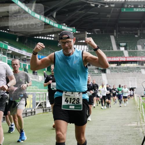 05.10.2025 - 20. swb-Marathon Bremen Michael Burmester http://msf.ph/oto/9330370 05.10.2025 13:02:24 Laufen im Stadion 97, 428, 518, 729, 772, 828, 843, 921, 1030, 1121, 1256, 1348, 1361, 1405, 1452, 1704, 1733, 1744, 1759, 1856, 1899, 1924, 2143, 2245, 2272, 2306, 2393, 2555, 2772, 2774, 2796, 2910, 2912, 3053, 3206, 3217, 3424, 3525, 3526, 3861, 3917, 3926, 3930, 4017, 4018, 4129, 4322, 4364, 4409, 4444, 4464, 4477, 4481, 4564, 4688, 4705, 4714, 4817, 4847, 4882, 4885, 4985, 5570, 5652, 5893, 5934, 6157, 6325, 6328, 6382, 7217, 7433, 7659, 152, 493, 1361, 1759, 1933 meine-sportfotos.de