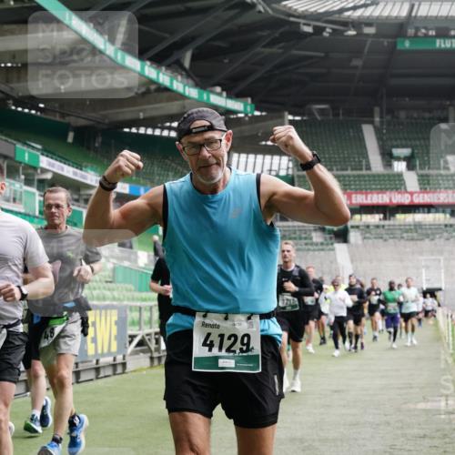05.10.2025 - 20. swb-Marathon Bremen Michael Burmester http://msf.ph/oto/9330374 05.10.2025 13:02:25 Laufen im Stadion 97, 428, 518, 729, 772, 828, 843, 921, 1030, 1121, 1256, 1348, 1405, 1452, 1704, 1733, 1744, 1856, 1899, 1924, 2143, 2245, 2272, 2306, 2393, 2555, 2772, 2774, 2796, 2910, 2912, 3053, 3206, 3217, 3424, 3525, 3526, 3861, 3917, 3926, 3930, 4017, 4018, 4129, 4322, 4364, 4409, 4444, 4464, 4477, 4481, 4564, 4688, 4705, 4714, 4817, 4847, 4885, 4985, 5570, 5652, 5893, 5934, 6157, 6325, 6328, 6382, 7217, 7433, 7659, 152, 493, 1361, 1759, 1933 meine-sportfotos.de