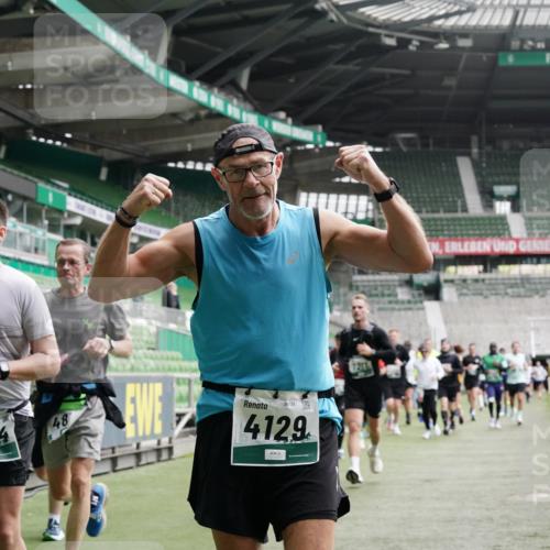 05.10.2025 - 20. swb-Marathon Bremen Michael Burmester http://msf.ph/oto/9330378 05.10.2025 13:02:25 Laufen im Stadion 97, 428, 518, 729, 772, 828, 843, 921, 1030, 1121, 1256, 1348, 1405, 1452, 1704, 1733, 1744, 1856, 1899, 1924, 2143, 2245, 2272, 2306, 2393, 2555, 2772, 2774, 2796, 2910, 2912, 3053, 3206, 3217, 3424, 3525, 3526, 3861, 3917, 3926, 3930, 4017, 4018, 4129, 4322, 4364, 4409, 4444, 4464, 4477, 4481, 4564, 4688, 4705, 4714, 4817, 4847, 4885, 4985, 5570, 5652, 5893, 5934, 6157, 6325, 6328, 6382, 7217, 7433, 7659, 152, 493, 1361, 1759, 1933 meine-sportfotos.de