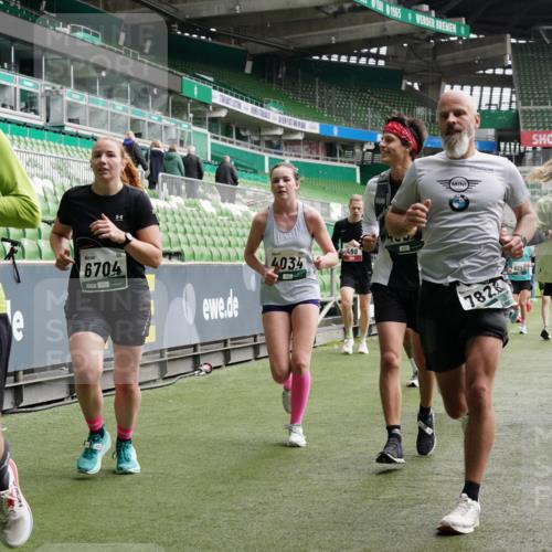 05.10.2025 - 20. swb-Marathon Bremen Michael Burmester http://msf.ph/oto/9330381 05.10.2025 13:00:25 Laufen im Stadion 47, 52, 271, 283, 491, 498, 575, 627, 694, 860, 954, 978, 1017, 1116, 1182, 1471, 1525, 1548, 1606, 1806, 1968, 2007, 2504, 2518, 2609, 2745, 2822, 2866, 2915, 3040, 3104, 3160, 3169, 3177, 3230, 3237, 3293, 3549, 3592, 3605, 3783, 4034, 4035, 4046, 4181, 4202, 4220, 4502, 4592, 4661, 4788, 4824, 4879, 5272, 5610, 5627, 5663, 5836, 5841, 6027, 6057, 6126, 6208, 6389, 6440, 6523, 6536, 6636, 6674, 6704, 6762, 6881, 7295, 7307, 7537, 7598, 7679, 8258, 8699 meine-sportfotos.de