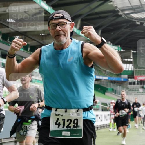 05.10.2025 - 20. swb-Marathon Bremen Michael Burmester http://msf.ph/oto/9330382 05.10.2025 13:02:25 Laufen im Stadion 97, 428, 518, 729, 772, 828, 843, 921, 1030, 1121, 1256, 1348, 1405, 1452, 1704, 1733, 1744, 1856, 1899, 1924, 2143, 2245, 2272, 2306, 2393, 2555, 2772, 2774, 2796, 2910, 2912, 3053, 3206, 3217, 3424, 3525, 3526, 3861, 3917, 3926, 3930, 4017, 4018, 4129, 4322, 4364, 4409, 4444, 4464, 4477, 4481, 4564, 4688, 4705, 4714, 4817, 4847, 4885, 4985, 5570, 5652, 5893, 5934, 6157, 6325, 6328, 6382, 7217, 7433, 7659, 152, 493, 1361, 1759, 1933 meine-sportfotos.de