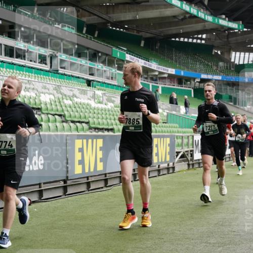 05.10.2025 - 20. swb-Marathon Bremen Michael Burmester http://msf.ph/oto/9330389 05.10.2025 13:02:26 Laufen im Stadion 97, 428, 518, 729, 772, 828, 843, 921, 1030, 1121, 1256, 1348, 1405, 1452, 1704, 1733, 1744, 1856, 1899, 1924, 2143, 2245, 2272, 2306, 2393, 2555, 2772, 2774, 2796, 2910, 2912, 3053, 3206, 3217, 3424, 3525, 3526, 3861, 3917, 3926, 3930, 4017, 4018, 4129, 4322, 4409, 4444, 4464, 4477, 4481, 4564, 4688, 4705, 4714, 4817, 4847, 4885, 4985, 5570, 5652, 5755, 5893, 5934, 6157, 6325, 6328, 6382, 7217, 7433, 7659, 8957, 152, 493, 1361, 1759, 1933, 2555, 2796 meine-sportfotos.de