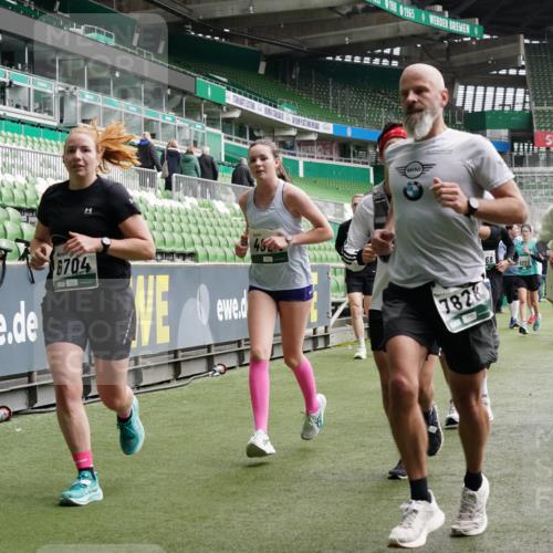 05.10.2025 - 20. swb-Marathon Bremen Michael Burmester http://msf.ph/oto/9330390 05.10.2025 13:00:25 Laufen im Stadion 47, 52, 271, 283, 491, 498, 575, 627, 694, 860, 954, 978, 1017, 1116, 1182, 1471, 1525, 1548, 1606, 1806, 1968, 2007, 2504, 2518, 2609, 2745, 2822, 2866, 2915, 3040, 3104, 3160, 3169, 3177, 3230, 3237, 3293, 3549, 3592, 3605, 3783, 4034, 4035, 4046, 4181, 4202, 4220, 4502, 4592, 4661, 4788, 4824, 4879, 5272, 5610, 5627, 5663, 5836, 5841, 6027, 6057, 6126, 6208, 6389, 6440, 6523, 6536, 6636, 6674, 6704, 6762, 6881, 7295, 7307, 7537, 7598, 7679, 8258, 8699 meine-sportfotos.de