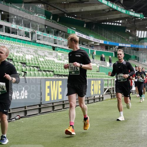 05.10.2025 - 20. swb-Marathon Bremen Michael Burmester http://msf.ph/oto/9330393 05.10.2025 13:02:26 Laufen im Stadion 97, 428, 518, 729, 772, 828, 843, 921, 1030, 1121, 1256, 1348, 1405, 1452, 1704, 1733, 1744, 1856, 1899, 1924, 2143, 2245, 2272, 2306, 2393, 2555, 2772, 2774, 2796, 2910, 2912, 3053, 3206, 3217, 3424, 3525, 3526, 3861, 3917, 3926, 3930, 4017, 4018, 4129, 4322, 4409, 4444, 4464, 4477, 4481, 4564, 4688, 4705, 4714, 4817, 4847, 4885, 4985, 5570, 5652, 5755, 5893, 5934, 6157, 6325, 6328, 6382, 7217, 7433, 7659, 8957, 152, 493, 1361, 1759, 1933, 2555, 2796 meine-sportfotos.de