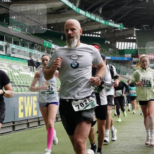 05.10.2025 - 20. swb-Marathon Bremen Michael Burmester http://msf.ph/oto/9330394 05.10.2025 13:00:26 Laufen im Stadion 47, 52, 271, 283, 491, 498, 575, 627, 694, 860, 954, 978, 1017, 1116, 1182, 1471, 1525, 1548, 1606, 1806, 1968, 2007, 2504, 2518, 2609, 2745, 2822, 2866, 2915, 3040, 3104, 3160, 3169, 3177, 3230, 3237, 3293, 3549, 3605, 3783, 4034, 4035, 4046, 4181, 4202, 4220, 4502, 4592, 4661, 4788, 4824, 4879, 5183, 5272, 5610, 5627, 5663, 5836, 5841, 6027, 6057, 6126, 6208, 6389, 6440, 6523, 6536, 6636, 6674, 6704, 6762, 6881, 7295, 7307, 7537, 7598, 7679, 8258, 8699 meine-sportfotos.de