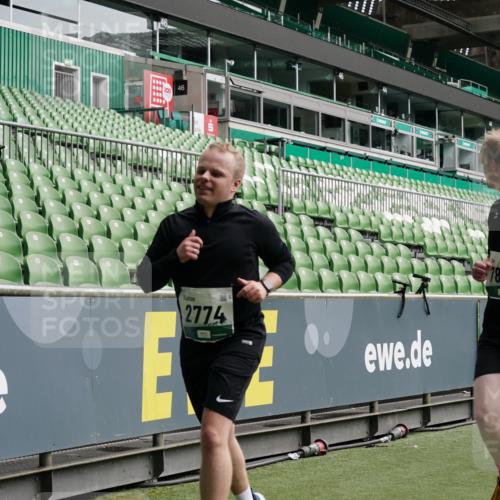 05.10.2025 - 20. swb-Marathon Bremen Michael Burmester http://msf.ph/oto/9330398 05.10.2025 13:02:27 Laufen im Stadion 97, 428, 518, 721, 729, 772, 828, 843, 921, 1030, 1121, 1256, 1348, 1405, 1452, 1704, 1733, 1744, 1856, 1899, 1924, 2143, 2245, 2272, 2306, 2393, 2772, 2774, 2910, 2912, 3053, 3206, 3217, 3424, 3525, 3526, 3861, 3917, 3926, 3930, 4017, 4018, 4129, 4322, 4409, 4444, 4464, 4477, 4481, 4564, 4688, 4705, 4714, 4817, 4847, 4885, 4985, 5570, 5652, 5755, 5893, 5934, 6157, 6325, 6328, 6382, 7217, 7433, 7659, 8957, 152, 493, 1361, 1759, 1933, 2555, 2796 meine-sportfotos.de