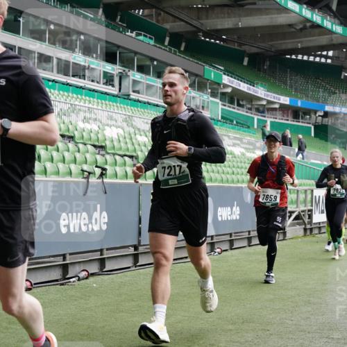 05.10.2025 - 20. swb-Marathon Bremen Michael Burmester http://msf.ph/oto/9330411 05.10.2025 13:02:28 Laufen im Stadion 97, 293, 428, 518, 721, 729, 772, 828, 843, 921, 1030, 1121, 1256, 1348, 1405, 1452, 1704, 1733, 1744, 1856, 1899, 1924, 2143, 2245, 2272, 2306, 2393, 2772, 2774, 2910, 2912, 3053, 3206, 3217, 3424, 3525, 3526, 3861, 3917, 3926, 3930, 4017, 4018, 4129, 4322, 4409, 4444, 4464, 4477, 4481, 4564, 4688, 4705, 4714, 4817, 4847, 4885, 4985, 5652, 5755, 5893, 5934, 6157, 6325, 6328, 6382, 7217, 7433, 7659, 8957, 152, 493, 1361, 1759, 1933, 2245, 2555, 2796 meine-sportfotos.de