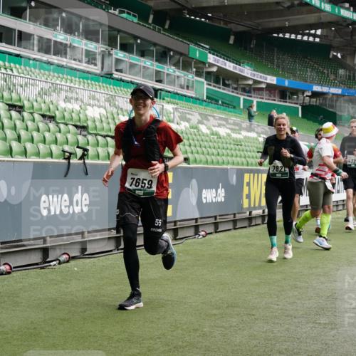 05.10.2025 - 20. swb-Marathon Bremen Michael Burmester http://msf.ph/oto/9330428 05.10.2025 13:02:29 Laufen im Stadion 97, 293, 428, 518, 721, 729, 772, 828, 843, 921, 1030, 1121, 1256, 1348, 1405, 1452, 1704, 1733, 1744, 1856, 1899, 1924, 1944, 2143, 2272, 2306, 2393, 2772, 2774, 2910, 2912, 3053, 3206, 3217, 3424, 3525, 3526, 3861, 3917, 3926, 3930, 4017, 4018, 4129, 4322, 4409, 4444, 4464, 4477, 4481, 4564, 4688, 4705, 4714, 4817, 4847, 4885, 4985, 5652, 5755, 5893, 5934, 6157, 6325, 6328, 6382, 7217, 7433, 7659, 8957, 152, 493, 1361, 1759, 1933, 2245, 2555, 2796 meine-sportfotos.de