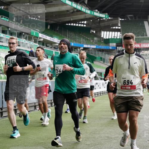 05.10.2025 - 20. swb-Marathon Bremen Michael Burmester http://msf.ph/oto/9330444 05.10.2025 13:00:30 Laufen im Stadion 47, 52, 72, 271, 283, 491, 498, 575, 627, 694, 860, 954, 978, 1017, 1116, 1182, 1423, 1471, 1525, 1548, 1606, 1806, 1968, 2007, 2504, 2518, 2609, 2668, 2745, 2806, 2822, 2915, 3040, 3104, 3160, 3169, 3177, 3230, 3237, 3293, 3549, 3605, 3783, 3979, 4034, 4035, 4046, 4181, 4202, 4216, 4220, 4502, 4592, 4661, 4788, 4824, 4879, 5183, 5272, 5329, 5610, 5627, 5663, 5836, 5841, 6027, 6057, 6126, 6208, 6389, 6440, 6523, 6536, 6636, 6674, 6704, 6762, 6881, 7295, 7307, 7537, 7598, 7679 meine-sportfotos.de