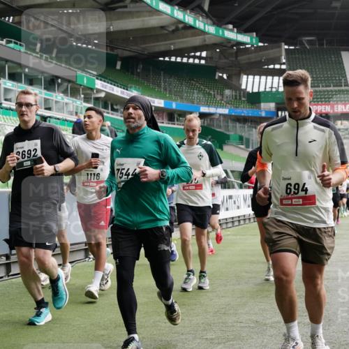 05.10.2025 - 20. swb-Marathon Bremen Michael Burmester http://msf.ph/oto/9330447 05.10.2025 13:00:30 Laufen im Stadion 47, 52, 72, 271, 283, 491, 498, 575, 627, 694, 860, 954, 978, 1017, 1116, 1182, 1423, 1471, 1525, 1548, 1606, 1806, 1968, 2007, 2504, 2518, 2609, 2668, 2745, 2806, 2822, 2915, 3040, 3104, 3160, 3169, 3177, 3230, 3237, 3293, 3549, 3605, 3783, 3979, 4034, 4035, 4046, 4181, 4202, 4216, 4220, 4502, 4592, 4661, 4788, 4824, 4879, 5183, 5272, 5329, 5610, 5627, 5663, 5836, 5841, 6027, 6057, 6126, 6208, 6389, 6440, 6523, 6536, 6636, 6674, 6704, 6762, 6881, 7295, 7307, 7537, 7598, 7679 meine-sportfotos.de