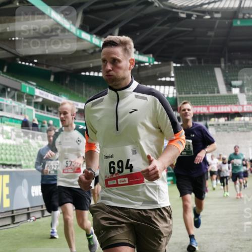 05.10.2025 - 20. swb-Marathon Bremen Michael Burmester http://msf.ph/oto/9330459 05.10.2025 13:00:31 Laufen im Stadion 47, 52, 72, 271, 283, 491, 498, 575, 627, 694, 860, 954, 1017, 1116, 1182, 1423, 1471, 1525, 1606, 1806, 1968, 2007, 2504, 2518, 2609, 2668, 2745, 2806, 2822, 2915, 3040, 3104, 3160, 3169, 3177, 3230, 3237, 3293, 3549, 3605, 3783, 3979, 4034, 4035, 4046, 4181, 4202, 4216, 4220, 4502, 4592, 4661, 4788, 4824, 4879, 5183, 5272, 5329, 5610, 5627, 5663, 5836, 5841, 6027, 6057, 6126, 6208, 6389, 6440, 6523, 6536, 6636, 6674, 6704, 6762, 6881, 7295, 7307, 7537, 7598, 7679 meine-sportfotos.de