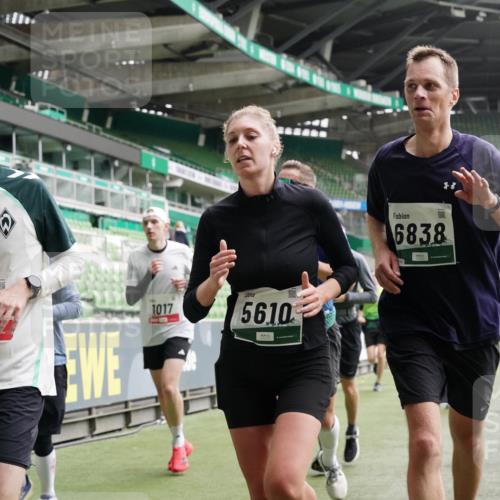05.10.2025 - 20. swb-Marathon Bremen Michael Burmester http://msf.ph/oto/9330475 05.10.2025 13:00:32 Laufen im Stadion 47, 52, 72, 271, 283, 491, 498, 575, 627, 694, 860, 954, 1017, 1116, 1182, 1423, 1471, 1525, 1606, 1806, 1968, 2007, 2446, 2504, 2518, 2609, 2668, 2745, 2806, 2822, 2915, 3040, 3104, 3160, 3169, 3177, 3230, 3237, 3293, 3549, 3605, 3783, 3979, 4034, 4035, 4046, 4181, 4202, 4216, 4220, 4502, 4592, 4661, 4788, 4824, 4879, 5183, 5272, 5329, 5610, 5627, 5663, 5836, 5841, 6027, 6057, 6126, 6208, 6389, 6440, 6523, 6536, 6636, 6674, 6704, 6762, 6881, 7307, 7537, 7598, 7679 meine-sportfotos.de
