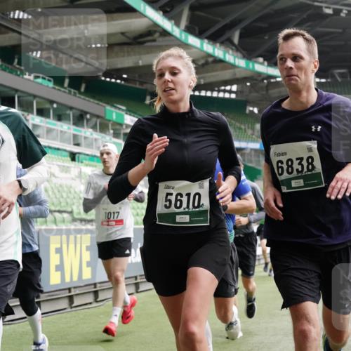 05.10.2025 - 20. swb-Marathon Bremen Michael Burmester http://msf.ph/oto/9330479 05.10.2025 13:00:32 Laufen im Stadion 47, 52, 72, 271, 283, 491, 498, 575, 627, 694, 860, 954, 1017, 1116, 1182, 1423, 1471, 1525, 1606, 1806, 1968, 2007, 2446, 2504, 2518, 2609, 2668, 2745, 2806, 2822, 2915, 3040, 3104, 3160, 3169, 3177, 3230, 3237, 3293, 3549, 3605, 3783, 3979, 4034, 4035, 4046, 4181, 4202, 4216, 4220, 4502, 4592, 4661, 4788, 4824, 4879, 5183, 5272, 5329, 5610, 5627, 5663, 5836, 5841, 6027, 6057, 6126, 6208, 6389, 6440, 6523, 6536, 6636, 6674, 6704, 6762, 6881, 7307, 7537, 7598, 7679 meine-sportfotos.de