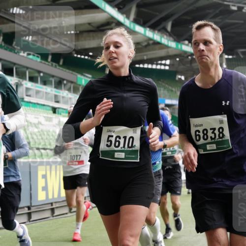 05.10.2025 - 20. swb-Marathon Bremen Michael Burmester http://msf.ph/oto/9330482 05.10.2025 13:00:33 Laufen im Stadion 47, 52, 72, 271, 283, 491, 498, 575, 627, 694, 860, 954, 1017, 1116, 1182, 1423, 1471, 1606, 1806, 1968, 2007, 2446, 2504, 2518, 2609, 2668, 2745, 2806, 2822, 2915, 3040, 3104, 3160, 3169, 3177, 3230, 3237, 3293, 3549, 3604, 3605, 3783, 3979, 4034, 4035, 4046, 4181, 4202, 4216, 4502, 4592, 4661, 4788, 4824, 4879, 5183, 5272, 5329, 5610, 5627, 5663, 5836, 5841, 6027, 6057, 6126, 6208, 6389, 6440, 6523, 6536, 6636, 6674, 6704, 6762, 6881, 7307, 7537, 7598 meine-sportfotos.de