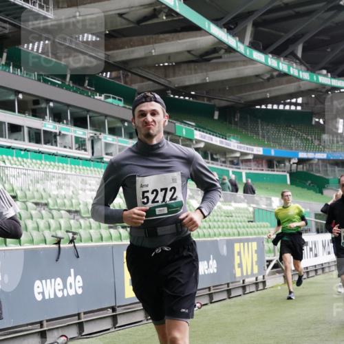 05.10.2025 - 20. swb-Marathon Bremen Michael Burmester http://msf.ph/oto/9330494 05.10.2025 13:00:34 Laufen im Stadion 47, 52, 72, 271, 283, 491, 498, 575, 627, 694, 860, 954, 1017, 1116, 1182, 1423, 1471, 1606, 1806, 1968, 2007, 2446, 2504, 2518, 2609, 2668, 2745, 2806, 2822, 2915, 3040, 3104, 3160, 3169, 3177, 3230, 3237, 3293, 3549, 3604, 3605, 3783, 3979, 4034, 4035, 4046, 4181, 4202, 4216, 4502, 4592, 4661, 4788, 4824, 4879, 5183, 5272, 5329, 5610, 5627, 5663, 5836, 5841, 6027, 6057, 6126, 6208, 6389, 6440, 6523, 6536, 6636, 6674, 6704, 6762, 6881, 7307, 7537, 7598 meine-sportfotos.de