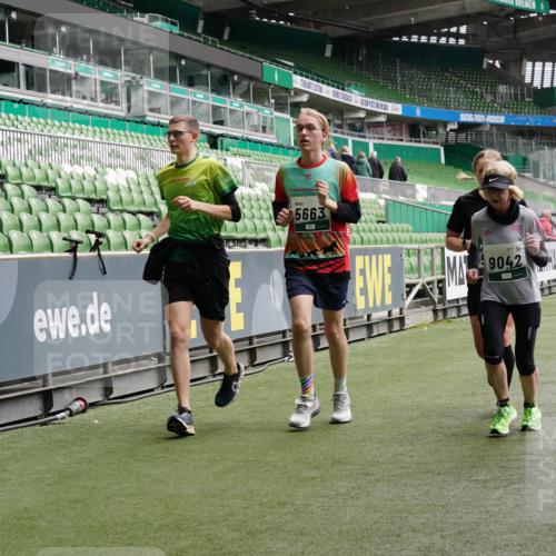 05.10.2025 - 20. swb-Marathon Bremen Michael Burmester http://msf.ph/oto/9330518 05.10.2025 13:00:37 Laufen im Stadion 47, 52, 72, 271, 283, 491, 498, 575, 627, 694, 860, 1017, 1116, 1182, 1423, 1471, 1606, 1806, 1968, 2007, 2446, 2504, 2518, 2668, 2706, 2745, 2806, 2822, 2915, 3040, 3104, 3160, 3177, 3230, 3237, 3293, 3360, 3549, 3604, 3605, 3979, 4034, 4035, 4046, 4181, 4202, 4216, 4502, 4592, 4661, 4788, 4824, 4879, 5011, 5183, 5272, 5329, 5610, 5627, 5663, 5836, 5841, 6027, 6057, 6126, 6208, 6389, 6440, 6523, 6636, 6674, 6704, 6762, 6881, 7537, 7598 meine-sportfotos.de