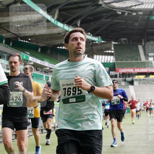 05.10.2025 - 20. swb-Marathon Bremen Michael Burmester http://msf.ph/oto/9330521 05.10.2025 13:02:36 Laufen im Stadion 97, 293, 518, 616, 721, 729, 772, 828, 843, 921, 1030, 1121, 1256, 1348, 1405, 1452, 1704, 1733, 1744, 1856, 1899, 1924, 1944, 2143, 2272, 2306, 2393, 2772, 2774, 2910, 2912, 3206, 3217, 3424, 3525, 3526, 3861, 3917, 3926, 3930, 4017, 4018, 4129, 4321, 4322, 4444, 4464, 4477, 4481, 4564, 4688, 4705, 4714, 4817, 4847, 4885, 4985, 5652, 5755, 5884, 5893, 6157, 6325, 6328, 6382, 7217, 7407, 7433, 7659, 8526, 8957, 428, 493, 1361, 1759, 1933, 2245, 2555, 2796 meine-sportfotos.de