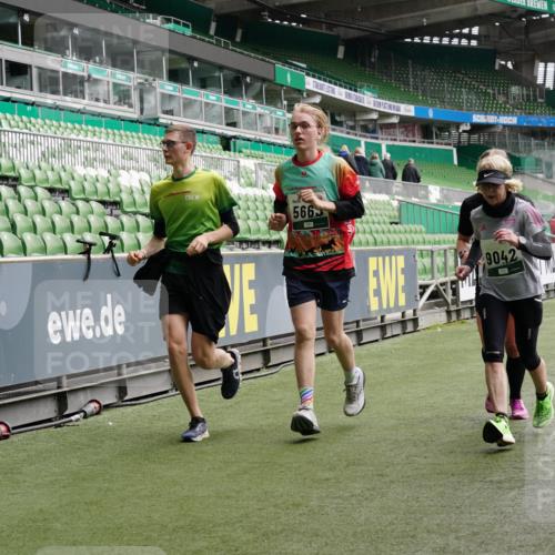 05.10.2025 - 20. swb-Marathon Bremen Michael Burmester http://msf.ph/oto/9330522 05.10.2025 13:00:37 Laufen im Stadion 47, 52, 72, 271, 283, 491, 498, 575, 627, 694, 860, 1017, 1116, 1182, 1423, 1471, 1606, 1806, 1968, 2007, 2446, 2504, 2518, 2668, 2706, 2745, 2806, 2822, 2915, 3040, 3104, 3160, 3177, 3230, 3237, 3293, 3360, 3549, 3604, 3605, 3979, 4034, 4035, 4046, 4181, 4202, 4216, 4502, 4592, 4661, 4788, 4824, 4879, 5011, 5183, 5272, 5329, 5610, 5627, 5663, 5836, 5841, 6027, 6057, 6126, 6208, 6389, 6440, 6523, 6636, 6674, 6704, 6762, 6881, 7537, 7598 meine-sportfotos.de