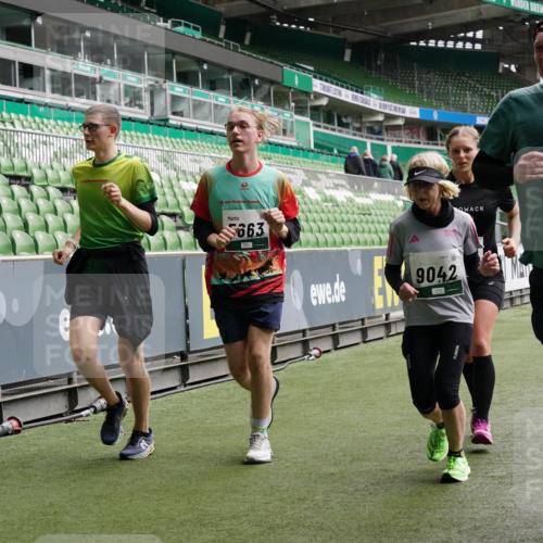 05.10.2025 - 20. swb-Marathon Bremen Michael Burmester http://msf.ph/oto/9330526 05.10.2025 13:00:38 Laufen im Stadion 47, 52, 72, 271, 283, 491, 498, 575, 627, 694, 860, 1017, 1116, 1182, 1423, 1471, 1606, 1806, 1968, 2007, 2446, 2504, 2518, 2668, 2706, 2745, 2806, 2822, 2915, 3040, 3104, 3160, 3177, 3230, 3237, 3293, 3360, 3549, 3604, 3605, 3979, 4034, 4035, 4046, 4202, 4216, 4263, 4502, 4592, 4661, 4788, 4824, 4879, 5011, 5183, 5272, 5329, 5610, 5627, 5663, 5836, 5841, 6027, 6057, 6126, 6208, 6389, 6440, 6523, 6636, 6674, 6704, 6762, 6881, 7537, 7598 meine-sportfotos.de