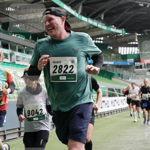 05.10.2025 - 20. swb-Marathon Bremen Michael Burmester http://msf.ph/oto/9330534 05.10.2025 13:00:38 Laufen im Stadion 47, 52, 72, 271, 283, 491, 498, 575, 627, 694, 860, 1017, 1116, 1182, 1423, 1471, 1606, 1806, 1968, 2007, 2446, 2504, 2518, 2668, 2706, 2745, 2806, 2822, 2915, 3040, 3104, 3160, 3177, 3230, 3237, 3293, 3360, 3549, 3604, 3605, 3979, 4034, 4035, 4046, 4202, 4216, 4263, 4502, 4592, 4661, 4788, 4824, 4879, 5011, 5183, 5272, 5329, 5610, 5627, 5663, 5836, 5841, 6027, 6057, 6126, 6208, 6389, 6440, 6523, 6636, 6674, 6704, 6762, 6881, 7537, 7598 meine-sportfotos.de