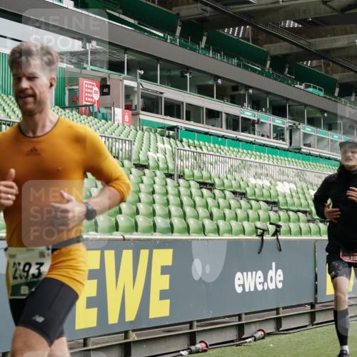 05.10.2025 - 20. swb-Marathon Bremen Michael Burmester http://msf.ph/oto/9330541 05.10.2025 13:02:37 Laufen im Stadion 97, 293, 518, 616, 721, 729, 772, 828, 843, 921, 1030, 1121, 1256, 1348, 1405, 1452, 1704, 1733, 1744, 1856, 1899, 1924, 1944, 2143, 2272, 2306, 2393, 2772, 2774, 2910, 2912, 3206, 3217, 3424, 3525, 3526, 3861, 3917, 3926, 3930, 4017, 4018, 4129, 4321, 4322, 4444, 4464, 4477, 4481, 4564, 4688, 4705, 4714, 4817, 4847, 4885, 4985, 5652, 5755, 5884, 5893, 6157, 6325, 6328, 6382, 7217, 7407, 7433, 7659, 8526, 8957, 428, 493, 1361, 1759, 1933, 2245, 2555, 2796 meine-sportfotos.de