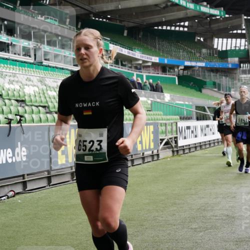 05.10.2025 - 20. swb-Marathon Bremen Michael Burmester http://msf.ph/oto/9330542 05.10.2025 13:00:39 Laufen im Stadion 47, 52, 72, 271, 283, 491, 498, 575, 627, 694, 860, 1017, 1116, 1182, 1423, 1471, 1606, 1806, 1968, 2007, 2369, 2446, 2504, 2518, 2661, 2668, 2706, 2745, 2806, 2822, 2915, 3040, 3104, 3160, 3177, 3237, 3293, 3360, 3549, 3604, 3605, 3979, 4034, 4035, 4046, 4202, 4216, 4263, 4502, 4592, 4661, 4788, 4824, 4879, 5011, 5183, 5272, 5329, 5610, 5627, 5663, 5836, 5841, 6027, 6057, 6126, 6208, 6389, 6440, 6523, 6636, 6704, 6762, 6881, 7537, 7598 meine-sportfotos.de