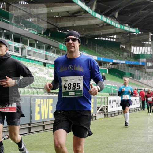 05.10.2025 - 20. swb-Marathon Bremen Michael Burmester http://msf.ph/oto/9330553 05.10.2025 13:02:38 Laufen im Stadion 97, 293, 518, 616, 721, 729, 772, 828, 843, 921, 1030, 1121, 1256, 1348, 1405, 1452, 1704, 1733, 1744, 1856, 1899, 1924, 1944, 2143, 2272, 2306, 2357, 2393, 2772, 2774, 2910, 2912, 3206, 3217, 3424, 3525, 3526, 3861, 3917, 3926, 3930, 4017, 4018, 4129, 4321, 4322, 4444, 4464, 4477, 4481, 4564, 4688, 4714, 4817, 4847, 4885, 4985, 5652, 5755, 5884, 5893, 6157, 6325, 6328, 6382, 7217, 7407, 7433, 7659, 8526, 8957, 428, 493, 772, 1030, 1361, 1759, 1933, 2245, 2555, 2796, 2910 meine-sportfotos.de