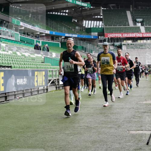 05.10.2025 - 20. swb-Marathon Bremen Michael Burmester http://msf.ph/oto/9330554 05.10.2025 13:00:40 Laufen im Stadion 47, 52, 72, 271, 283, 491, 498, 575, 627, 694, 1017, 1116, 1182, 1423, 1471, 1606, 1806, 1968, 1998, 2007, 2196, 2369, 2446, 2504, 2518, 2661, 2668, 2706, 2745, 2806, 2822, 2915, 3040, 3104, 3160, 3177, 3237, 3293, 3360, 3549, 3604, 3605, 3979, 4034, 4035, 4046, 4202, 4216, 4263, 4502, 4592, 4661, 4788, 4824, 4879, 5011, 5183, 5272, 5329, 5610, 5627, 5663, 5836, 5841, 6027, 6057, 6126, 6208, 6389, 6440, 6523, 6636, 6704, 6762, 6881, 7537, 7598 meine-sportfotos.de