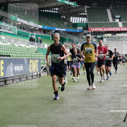 05.10.2025 - 20. swb-Marathon Bremen Michael Burmester http://msf.ph/oto/9330558 05.10.2025 13:00:41 Laufen im Stadion 47, 52, 72, 271, 283, 491, 498, 575, 627, 694, 1017, 1116, 1182, 1423, 1471, 1606, 1806, 1968, 1973, 1998, 2007, 2196, 2369, 2446, 2504, 2518, 2661, 2668, 2706, 2745, 2806, 2822, 2915, 3040, 3160, 3177, 3237, 3293, 3360, 3549, 3604, 3605, 3979, 4034, 4035, 4046, 4202, 4216, 4263, 4502, 4592, 4661, 4788, 4824, 4879, 5011, 5183, 5272, 5329, 5610, 5627, 5663, 5836, 5841, 6027, 6057, 6126, 6208, 6389, 6440, 6523, 6636, 6704, 6762, 6881, 7537, 7598 meine-sportfotos.de