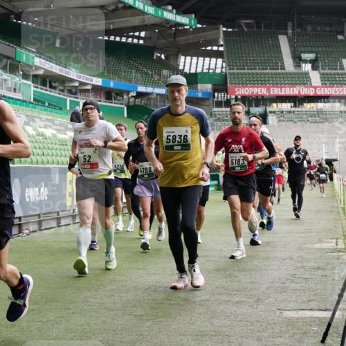 05.10.2025 - 20. swb-Marathon Bremen Michael Burmester http://msf.ph/oto/9330566 05.10.2025 13:00:42 Laufen im Stadion 47, 52, 72, 271, 283, 491, 498, 575, 627, 694, 1017, 1116, 1182, 1423, 1471, 1606, 1806, 1968, 1973, 1998, 2007, 2196, 2369, 2446, 2504, 2518, 2661, 2668, 2706, 2745, 2806, 2822, 2915, 3040, 3160, 3177, 3237, 3293, 3360, 3549, 3604, 3605, 3979, 4034, 4035, 4046, 4202, 4216, 4263, 4502, 4592, 4661, 4788, 4824, 4879, 5011, 5183, 5272, 5329, 5610, 5627, 5663, 5836, 5841, 6027, 6057, 6126, 6208, 6389, 6440, 6523, 6636, 6704, 6762, 6881, 7537, 7598 meine-sportfotos.de