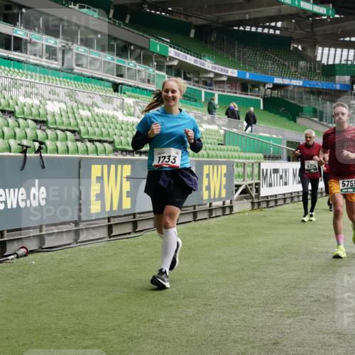 05.10.2025 - 20. swb-Marathon Bremen Michael Burmester http://msf.ph/oto/9330569 05.10.2025 13:02:41 Laufen im Stadion 97, 293, 518, 616, 721, 729, 828, 843, 921, 1121, 1256, 1405, 1704, 1733, 1744, 1856, 1899, 1924, 1944, 2143, 2272, 2306, 2357, 2393, 2772, 2774, 2912, 3217, 3424, 3525, 3526, 3861, 3917, 3926, 3930, 4026, 4129, 4321, 4322, 4444, 4464, 4477, 4481, 4564, 4688, 4714, 4817, 4847, 4885, 4985, 5652, 5755, 5884, 5893, 6325, 6328, 6382, 6666, 7217, 7407, 7433, 7659, 8375, 8526, 8957, 428, 493, 772, 1030, 1256, 1348, 1361, 1452, 1759, 2245, 2555, 2796, 2910 meine-sportfotos.de